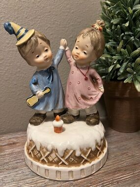 Ceramic Music Box Blue & Pink Children Duo